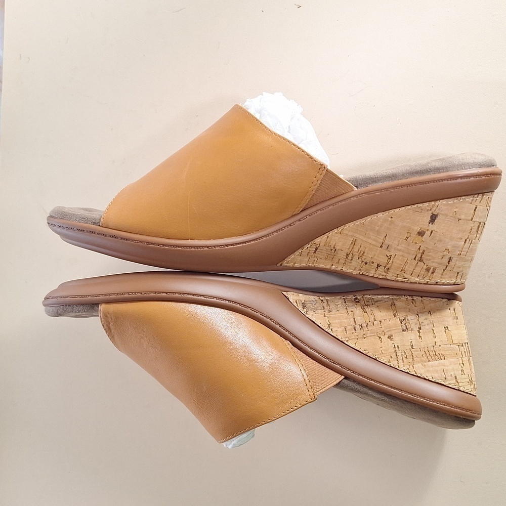Amazing Step Tan Leather Wedge Mules - Picture 7 of 12